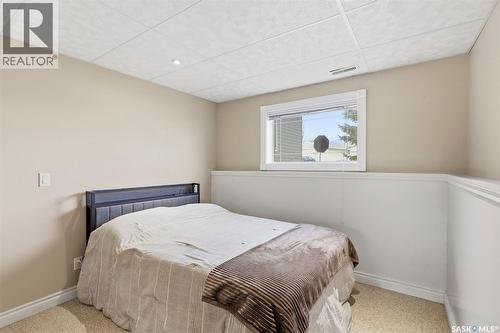 402 Overholt Crescent, Saskatoon, SK - Indoor Photo Showing Bedroom