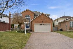 12 SUMNER CRESCENT  Grimsby, ON L3M 5E2
