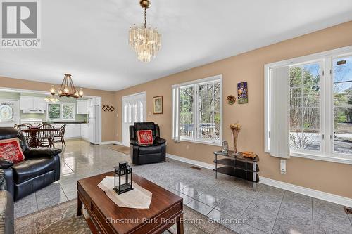 50 Vincent Circle, Tiny (Wyevale), ON - Indoor Photo Showing Living Room