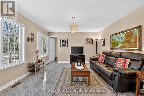 50 Vincent Circle, Tiny (Wyevale), ON - Indoor Photo Showing Living Room