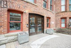 809 - 11 ST. JOSEPH STREET Toronto, ON M4Y 3G4