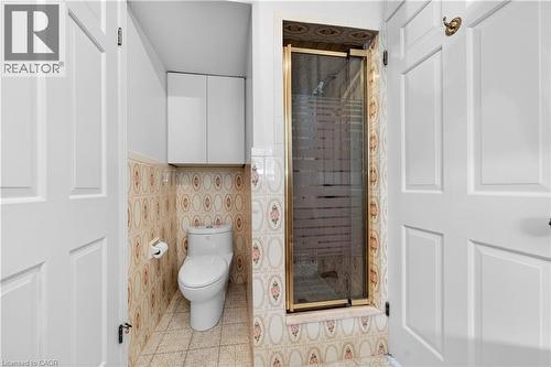 213 Stone Church Road W, Hamilton, ON - Indoor Photo Showing Bathroom