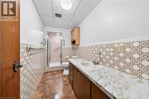 213 Stone Church Road W, Hamilton, ON - Indoor Photo Showing Bathroom