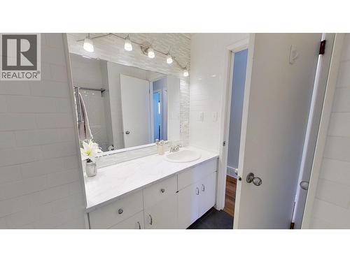 9516 113 Avenue, Fort St. John, BC - Indoor Photo Showing Bathroom