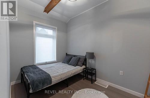 329 Main Street W, Hamilton, ON - Indoor Photo Showing Bedroom