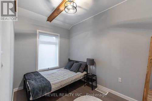 329 Main Street W, Hamilton, ON - Indoor Photo Showing Bedroom