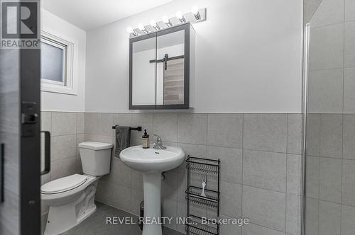 329 Main Street W, Hamilton, ON - Indoor Photo Showing Bathroom