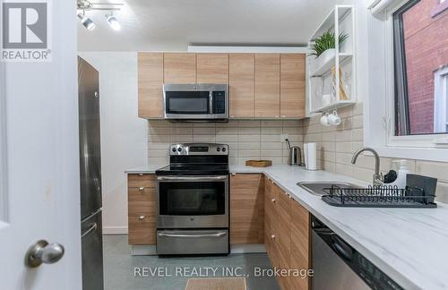 329 Main Street W, Hamilton, ON - Indoor Photo Showing Kitchen