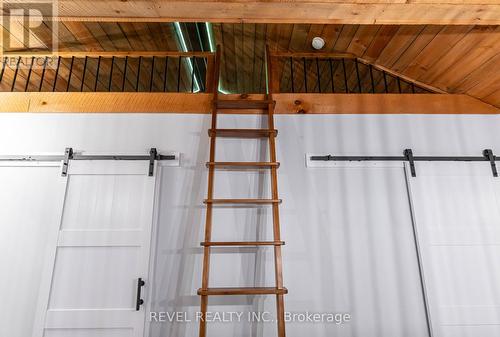 329 Main Street W, Hamilton, ON - Indoor Photo Showing Bathroom
