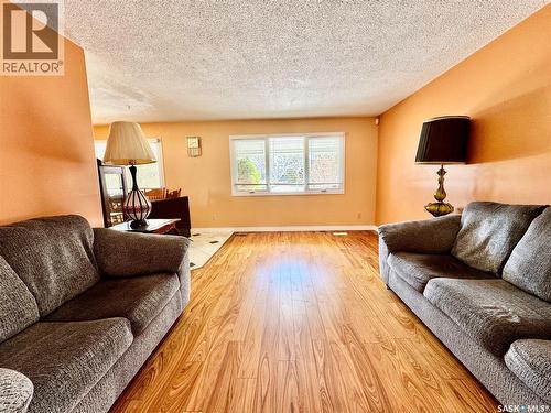 586 Laurier Drive, Prince Albert, SK - Indoor Photo Showing Living Room