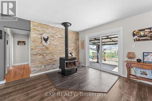 9221 Hickory Drive, Strathroy-Caradoc, ON - Indoor Photo Showing Other Room