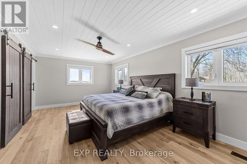 9221 Hickory Drive, Strathroy-Caradoc, ON - Indoor Photo Showing Bedroom