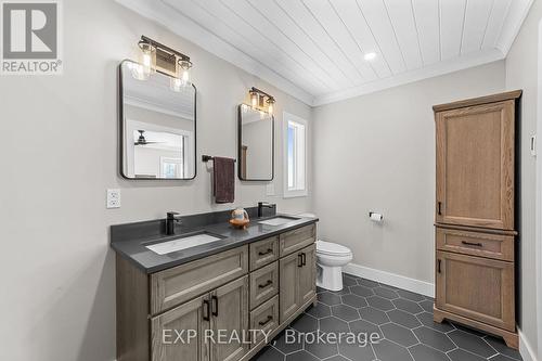 9221 Hickory Drive, Strathroy-Caradoc, ON - Indoor Photo Showing Bathroom