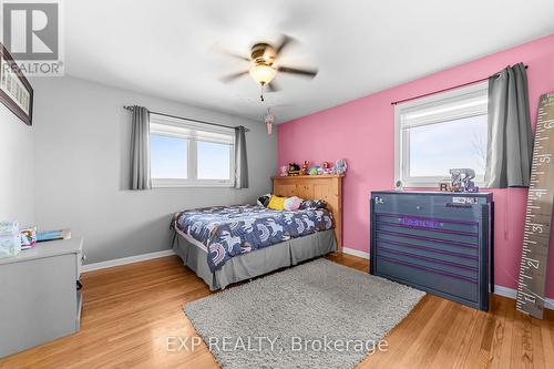 9221 Hickory Drive, Strathroy-Caradoc, ON - Indoor Photo Showing Bedroom