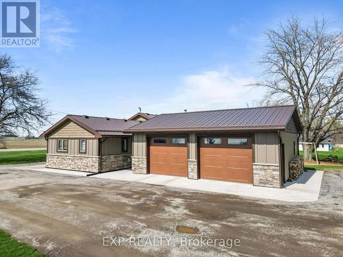 9221 Hickory Drive, Strathroy-Caradoc, ON - Outdoor With Deck Patio Veranda