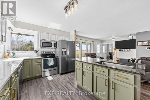 9221 Hickory Drive, Strathroy-Caradoc, ON - Indoor Photo Showing Kitchen