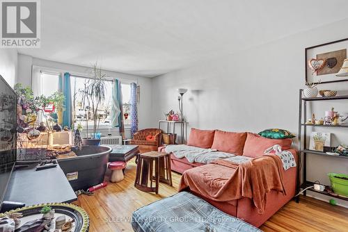 54 Centennial Boulevard, Ottawa, ON - Indoor Photo Showing Living Room