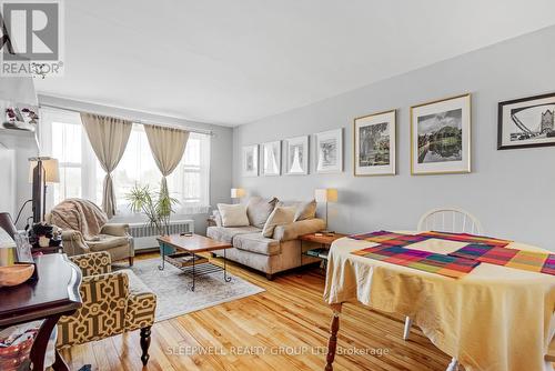 54 Centennial Boulevard, Ottawa, ON - Indoor Photo Showing Living Room