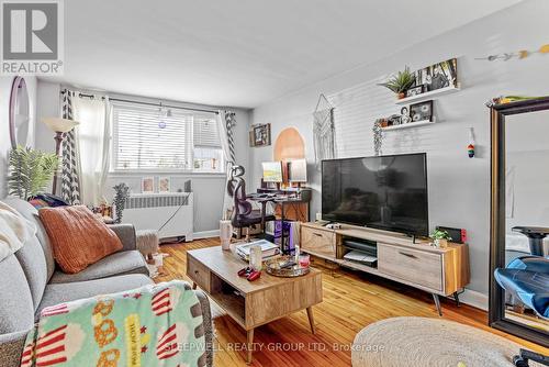 54 Centennial Boulevard, Ottawa, ON - Indoor Photo Showing Living Room