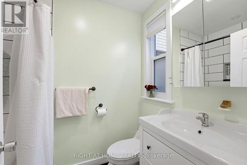 209 Marier Avenue, Ottawa, ON - Indoor Photo Showing Bathroom