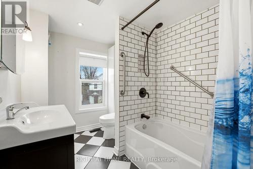 209 Marier Avenue, Ottawa, ON - Indoor Photo Showing Bathroom