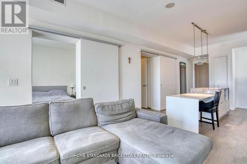 1306 - 1 Bloor Street E, Toronto, ON - Indoor Photo Showing Living Room