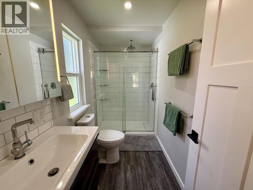 4985 Kyllo Road, 108 Mile Ranch, BC - Indoor Photo Showing Bathroom