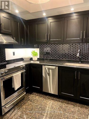 706 - 8 Lisa Street, Brampton, ON - Indoor Photo Showing Kitchen