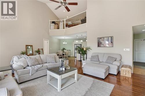 1550 Venetian Boulevard Unit# 310, Point Edward, ON - Indoor Photo Showing Living Room