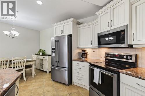 1550 Venetian Boulevard Unit# 310, Point Edward, ON - Indoor Photo Showing Kitchen