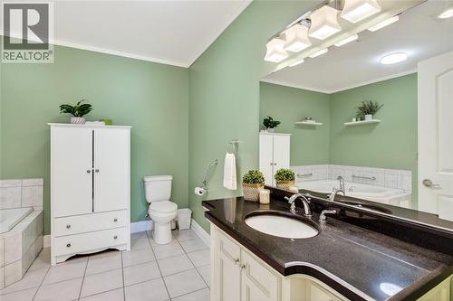 1550 Venetian Boulevard Unit# 310, Point Edward, ON - Indoor Photo Showing Bathroom