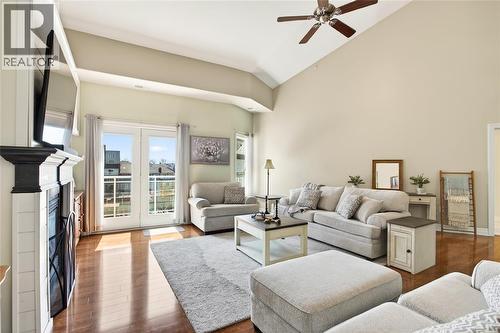 1550 Venetian Boulevard Unit# 310, Point Edward, ON - Indoor Photo Showing Living Room