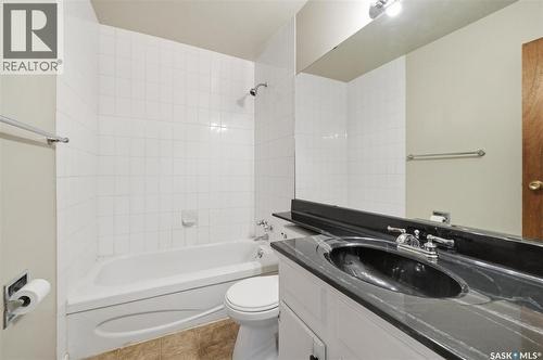 17 Churchill Drive, Saskatoon, SK - Indoor Photo Showing Bathroom