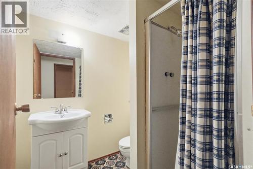 17 Churchill Drive, Saskatoon, SK - Indoor Photo Showing Bathroom