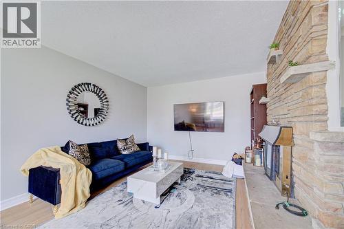 298 Ferndale Place, Waterloo, ON - Indoor Photo Showing Living Room