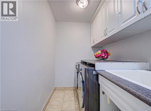298 Ferndale Place, Waterloo, ON - Indoor Photo Showing Laundry Room