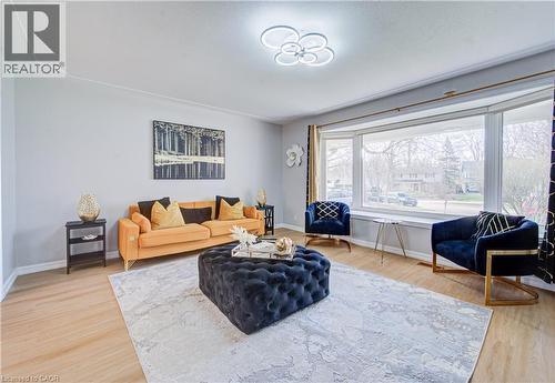 298 Ferndale Place, Waterloo, ON - Indoor Photo Showing Living Room