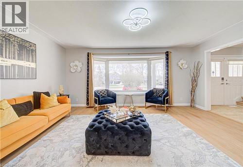 298 Ferndale Place, Waterloo, ON - Indoor Photo Showing Living Room