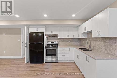 1821 Christopher Road, Mississauga, ON - Indoor Photo Showing Kitchen With Double Sink With Upgraded Kitchen