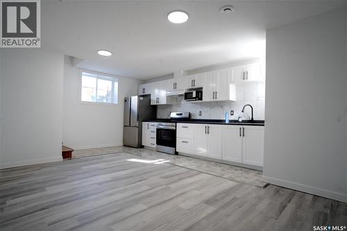 949 Robinson Street, Regina, SK - Indoor Photo Showing Kitchen