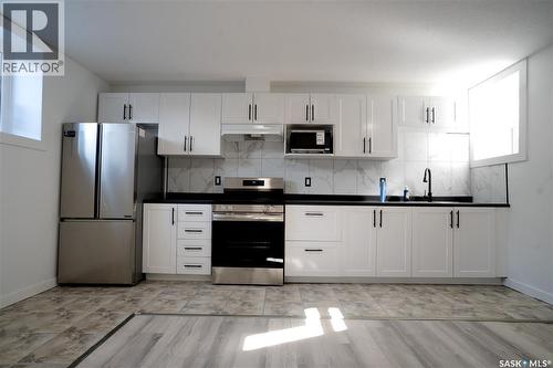 949 Robinson Street, Regina, SK - Indoor Photo Showing Kitchen