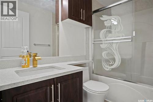 949 Robinson Street, Regina, SK - Indoor Photo Showing Bathroom