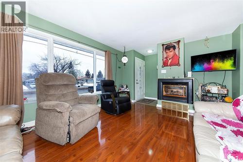 3550 33Rd Street W, Saskatoon, SK - Indoor Photo Showing Living Room With Fireplace