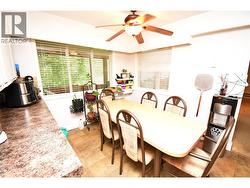 Breakfast nook area - 