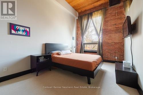 221 - 26 Ontario Street, Guelph (St. Patrick'S Ward), ON - Indoor Photo Showing Bedroom