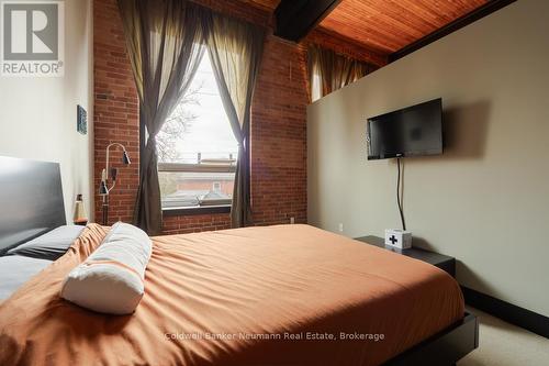 221 - 26 Ontario Street, Guelph (St. Patrick'S Ward), ON - Indoor Photo Showing Bedroom