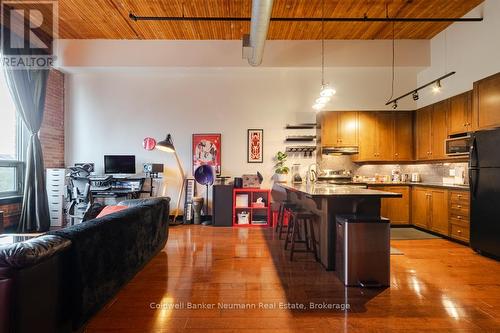 221 - 26 Ontario Street, Guelph (St. Patrick'S Ward), ON - Indoor Photo Showing Kitchen