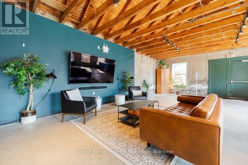 221 - 26 Ontario Street, Guelph (St. Patrick'S Ward), ON - Indoor Photo Showing Other Room
