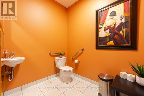 221 - 26 Ontario Street, Guelph (St. Patrick'S Ward), ON - Indoor Photo Showing Bathroom