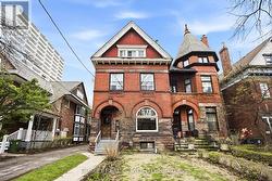 85 WALMER ROAD Toronto, ON M5R 2X6